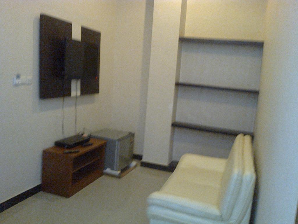 Galaxy Inn Baubau Esterno foto