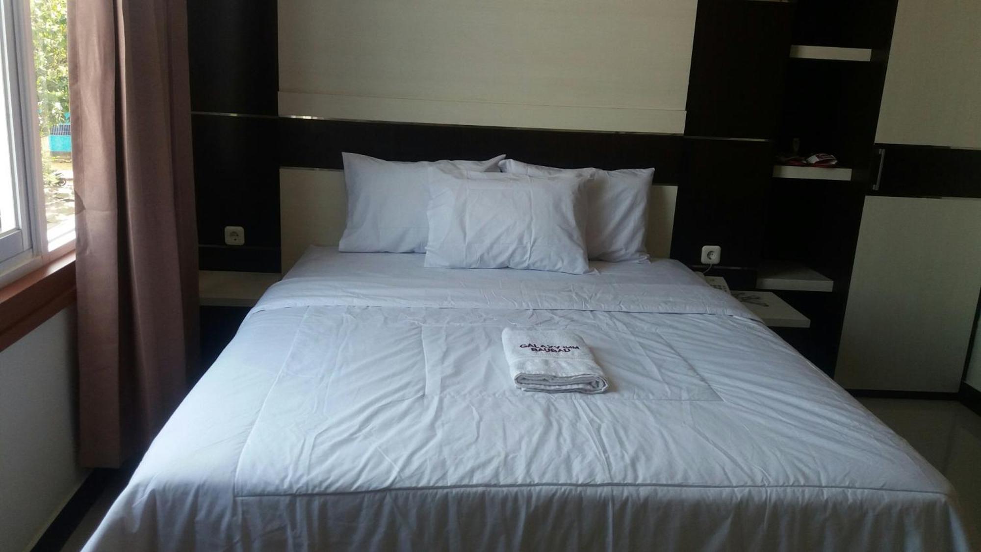Galaxy Inn Baubau Esterno foto