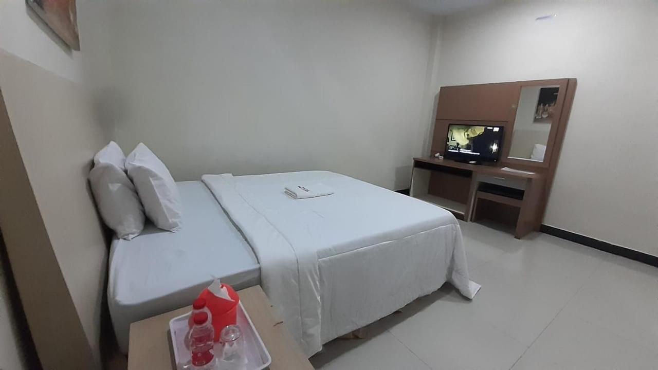 Galaxy Inn Baubau Esterno foto