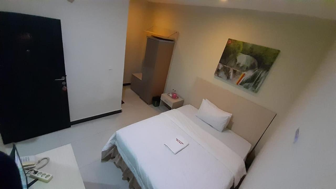 Galaxy Inn Baubau Esterno foto