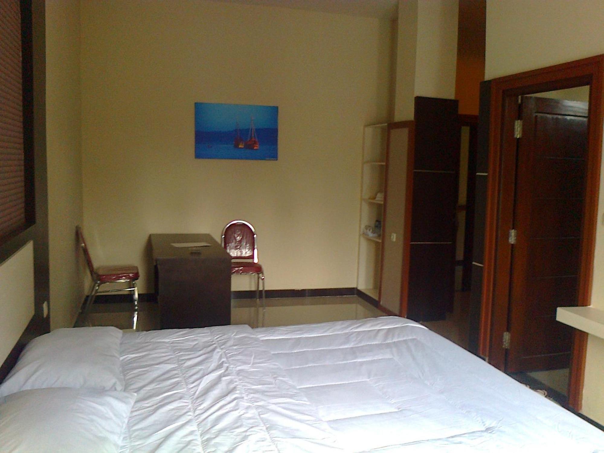 Galaxy Inn Baubau Esterno foto