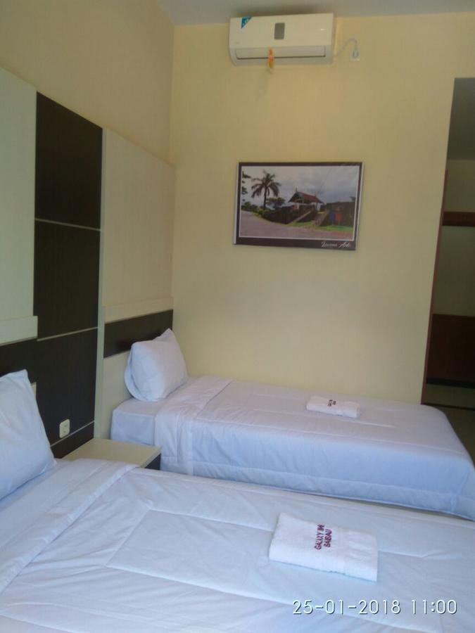 Galaxy Inn Baubau Esterno foto